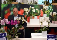 Chris Biesheuvel is helping out with sales in, among others, VW Orchid and Butterfly Orchid, two phalaenopsis growers from the Netherlands who are still going strong.
